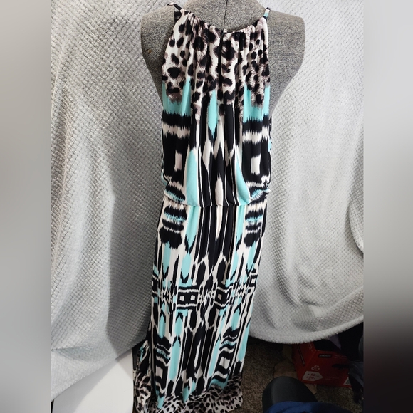 Roz & Ali Elegant Black Garment - Picture 2 of 3